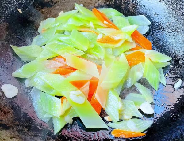 莴笋胡萝卜爆螺片