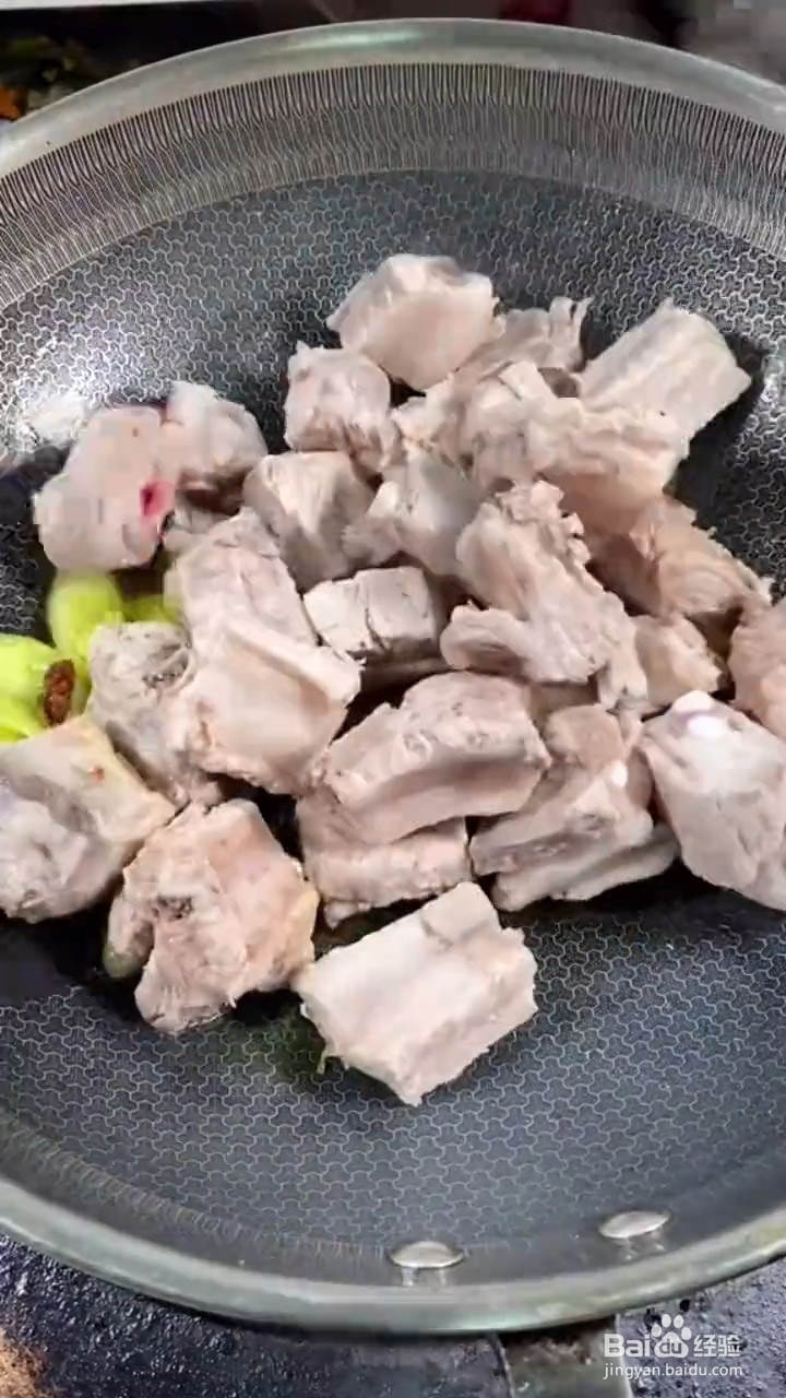 排骨炖粉条如何制作非常好吃