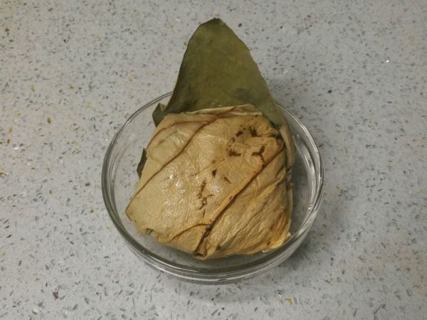 五香腊肉荷叶粽