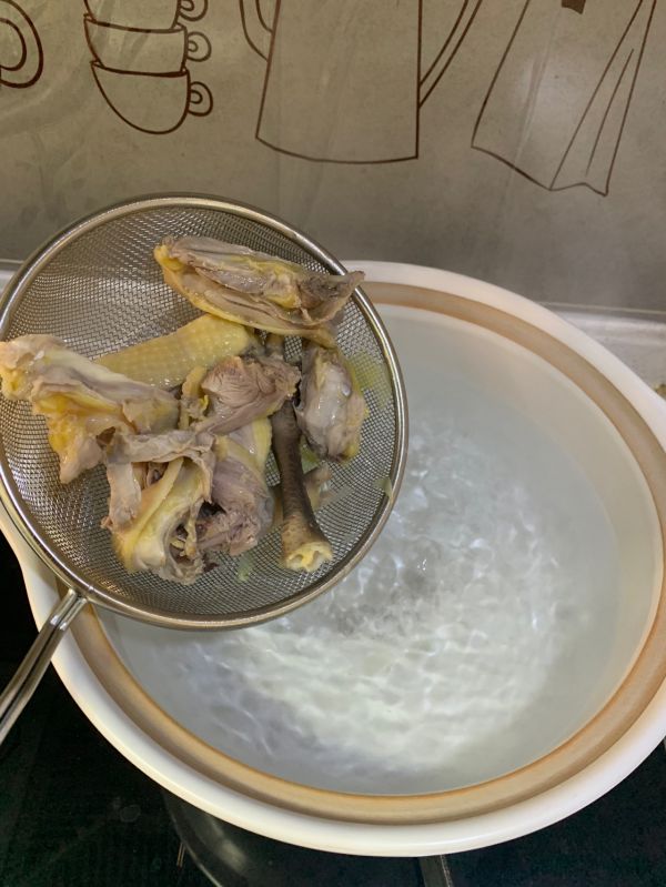 松茸竹笋土鸡汤