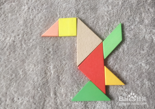 撒欢的企鹅用七巧板怎么拼?