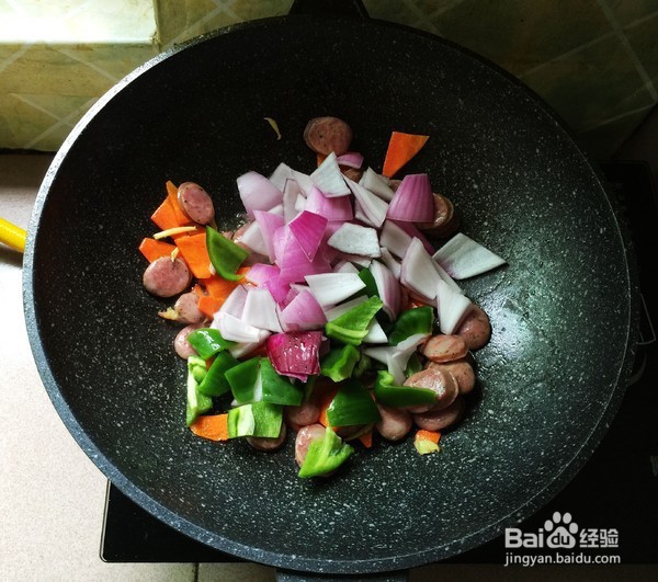 杂蔬炒纯肉肠的做法