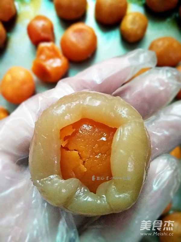 广式白莲蓉蛋黄月