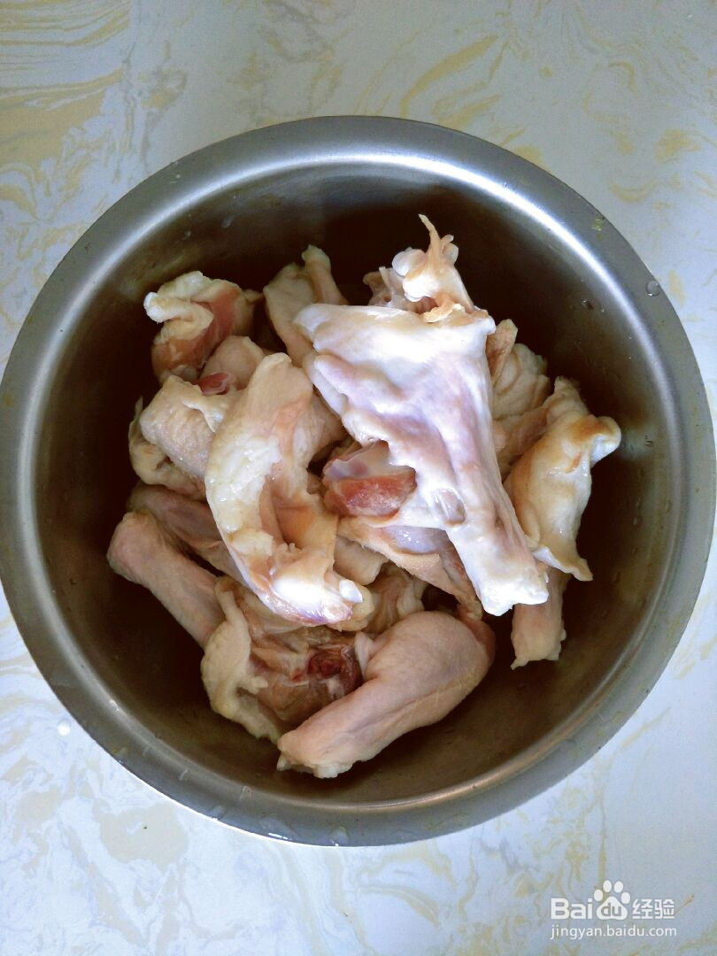 鸭翅根炖土豆的做法