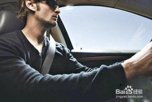 在冰雪天如何行车安全