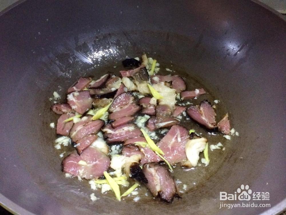 烟熏肉炒花菜的做法