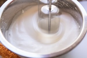 圣诞棉花糖奶油霜滴落树桩蛋糕的美味做法