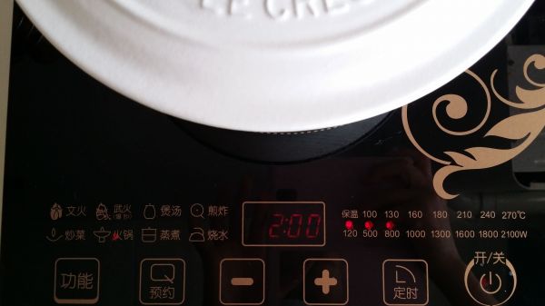 红烧排骨腊味双拼煲仔饭