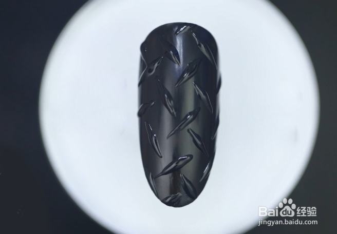 怎样做魔镜粉毛衣纹美甲?