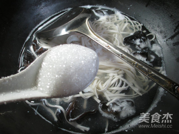 鸡蛋黑木耳汤面