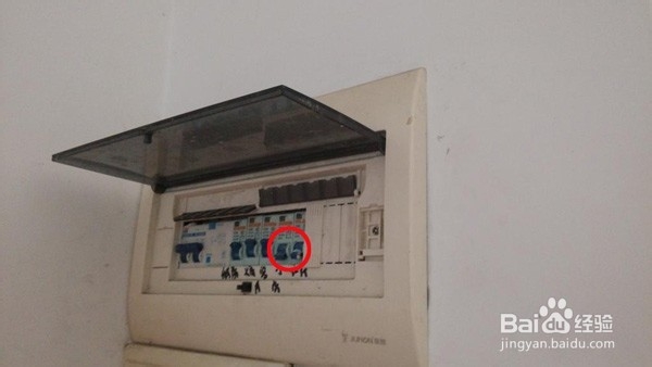 怎样更换坏的厕所吸顶灯(家电维修技窍)