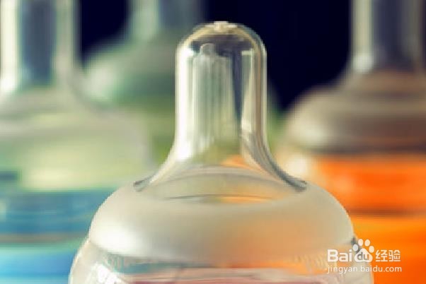 如何用奶瓶喂养你的宝贝