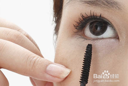 初学化妆，怎么涂睫毛膏眼睫毛变长