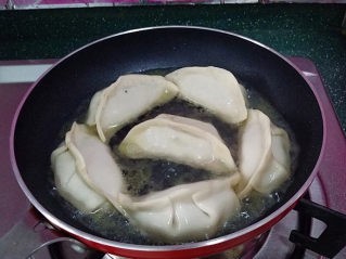 抱蛋煎饺制作的攻略