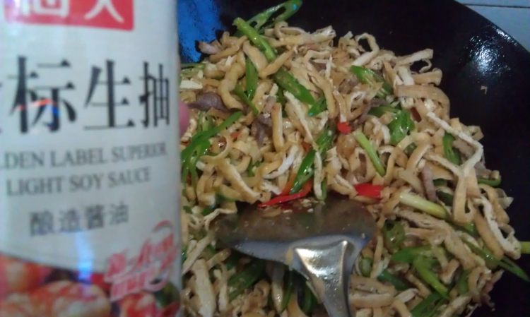 尖椒豆干炒肉丝，不要舔屏幕哦