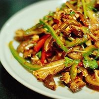在家制作美味的凉拌猪耳