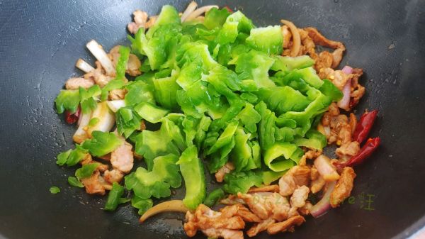 四味生炒苦瓜肉