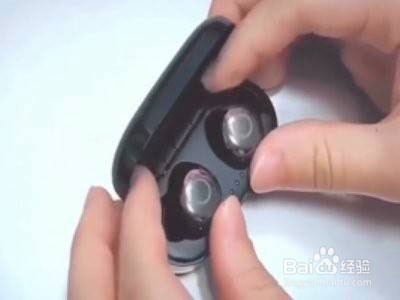 漫步者蓝牙如何调双耳模式