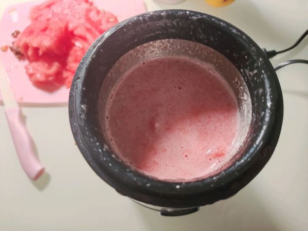 西瓜桃桃气泡水