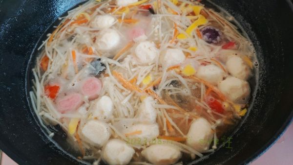 五菜菌菇烩鱼丸