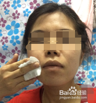 怎么用化妆棉抹化妆水爽肤水柔肤水