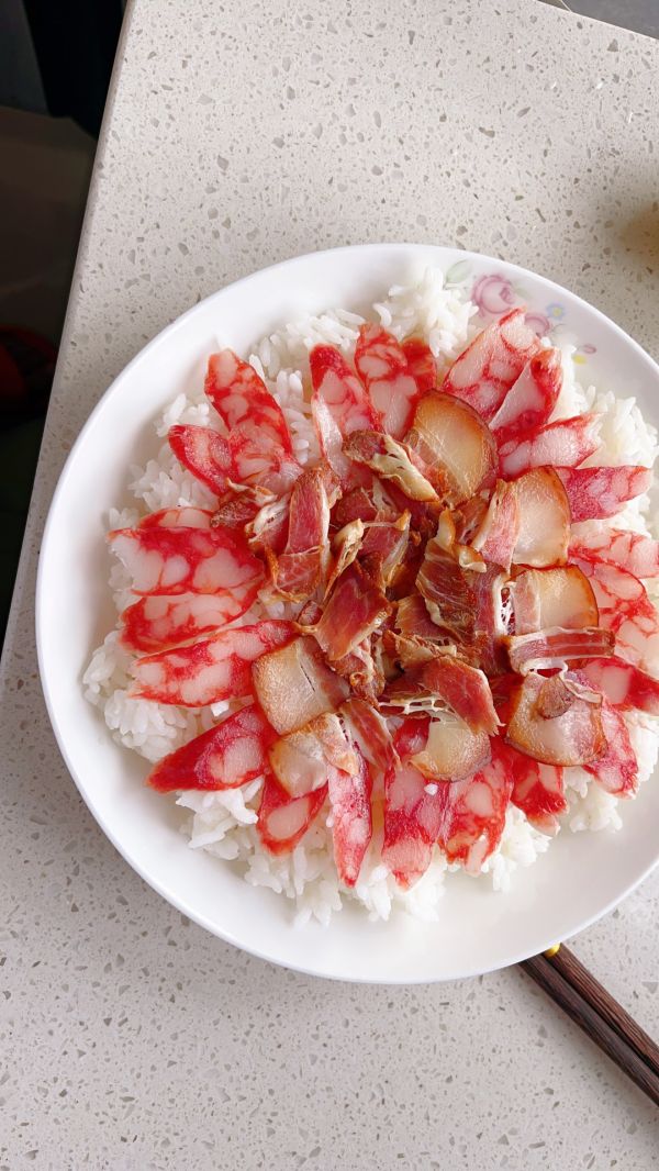 剩米饭也可以做腊味蒸饭