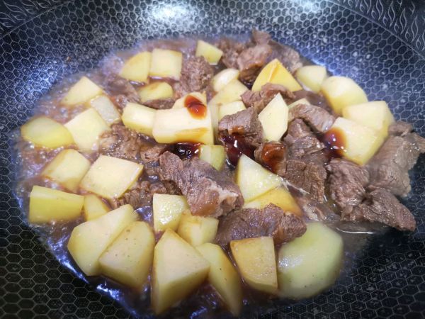 家常土豆炖牛肉