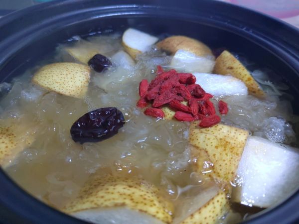 冰糖银耳雪梨汤