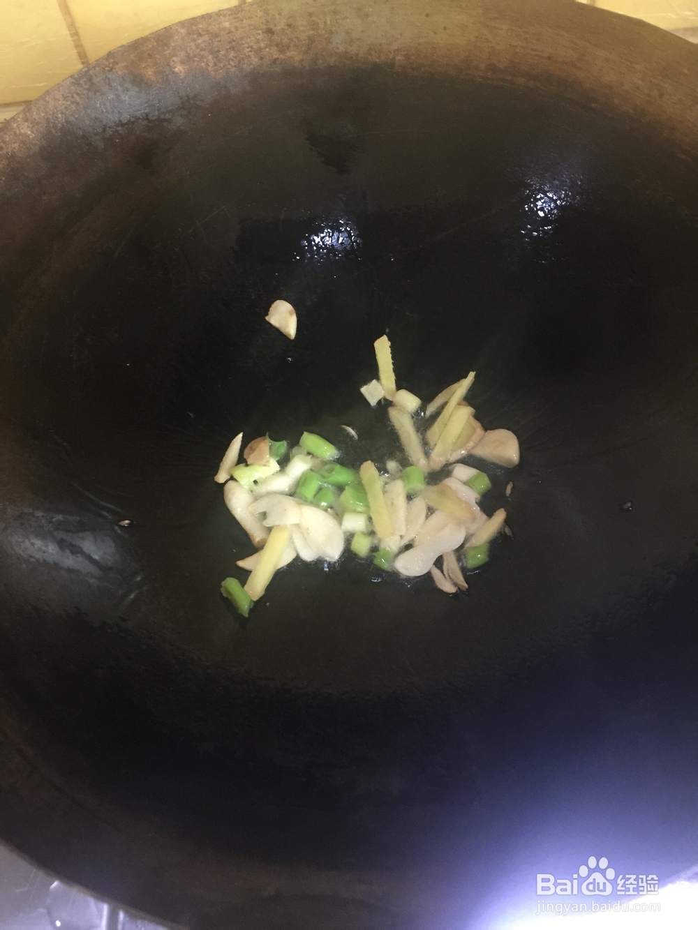 一个人做红烧面筋塞肉