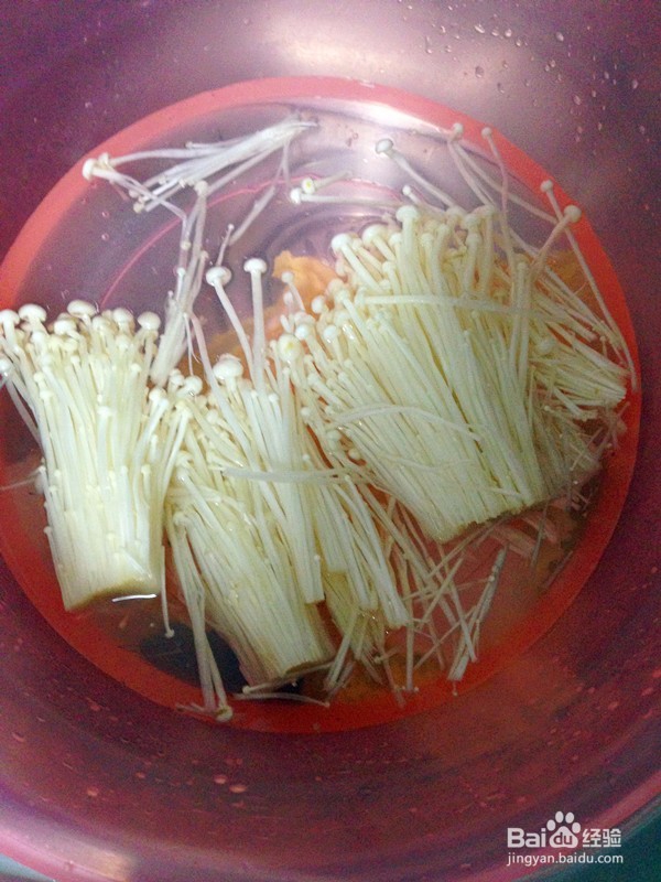 小朋友很爱吃的金针菇肥牛汤