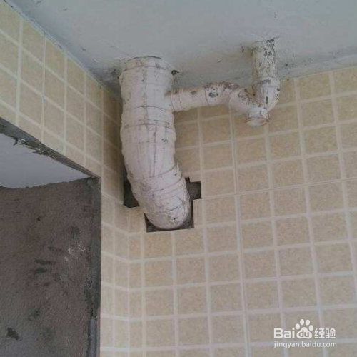 阳台水管外露巧妙装饰