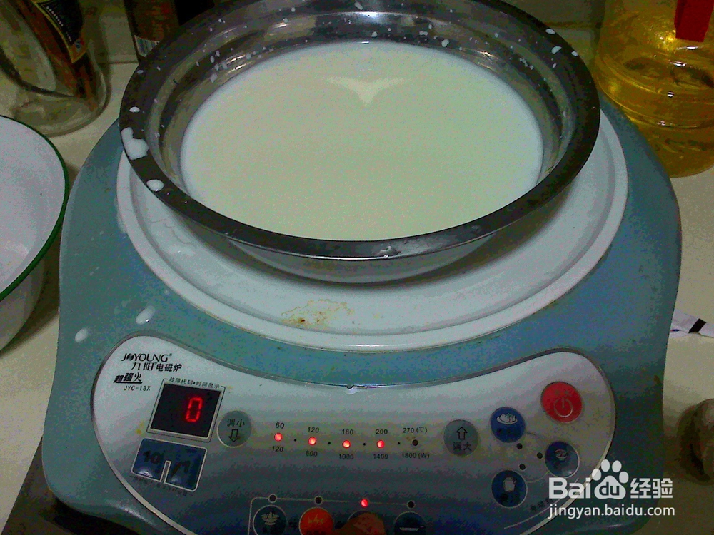 老年人怎样煮大袋牛奶不溢出锅