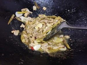 泡椒鸭肠的做法