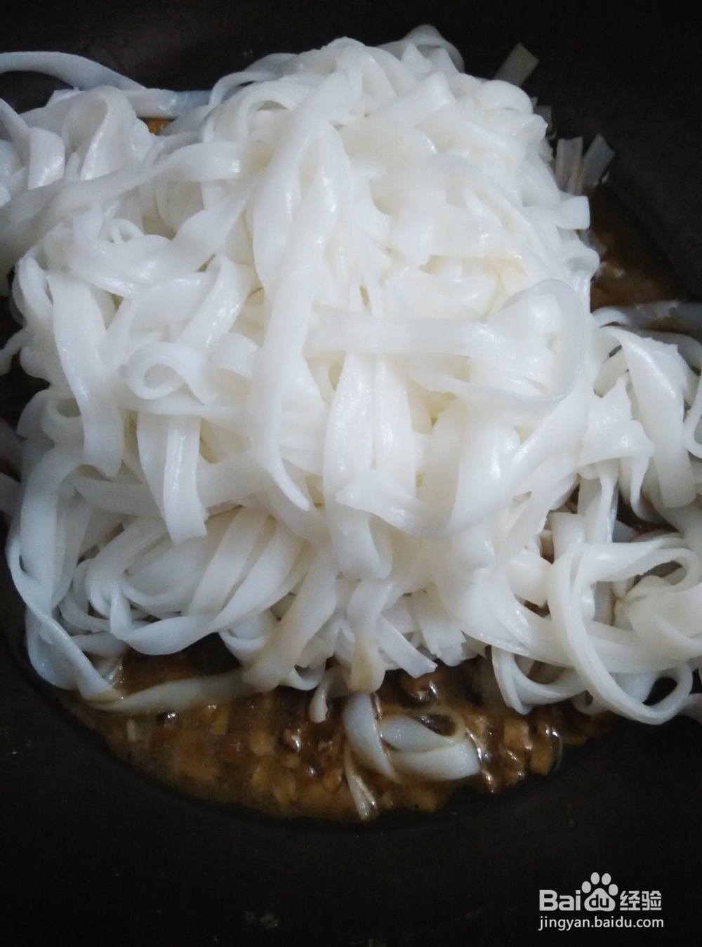 香菇蒜油拌河粉的简易做法