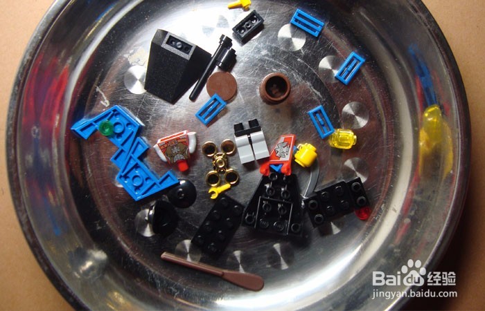 如何用积木拼装划船比赛的场景