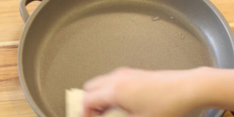 不粘锅怎么开锅