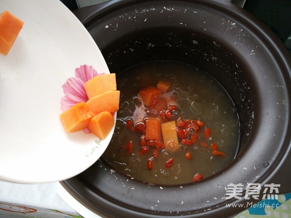 木瓜莲子银耳羹