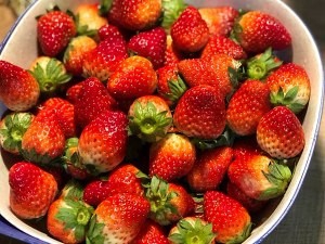 圣诞节草莓蛋糕塔