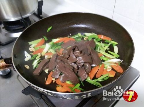 怎么做青蒜胡萝卜炒鸭血