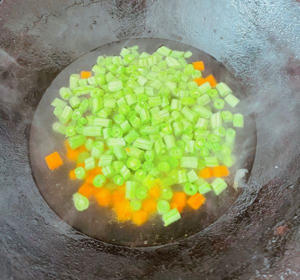 酱香豆角炒肉末