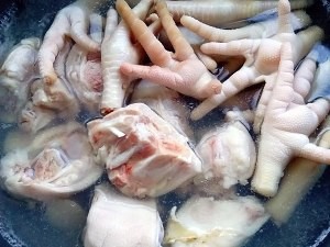 教你怎么做大手拉小手(猪蹄焖鸡爪)