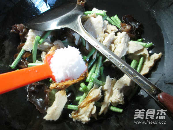 黑木耳带豆煮烤麸