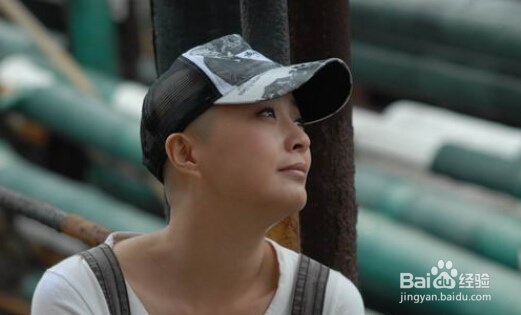 光头如何显得年轻