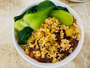 腊肠炒饭的做法