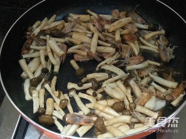 蟹味菇虾头汤