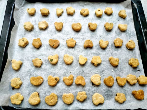 营养酥脆黄油香葱鸡蛋小饼干