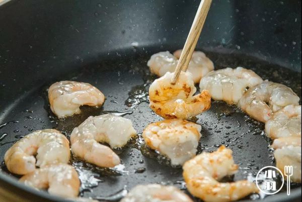 芝士焗大虾番茄饭