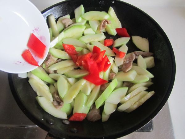 西葫芦炒鸭脯肉
