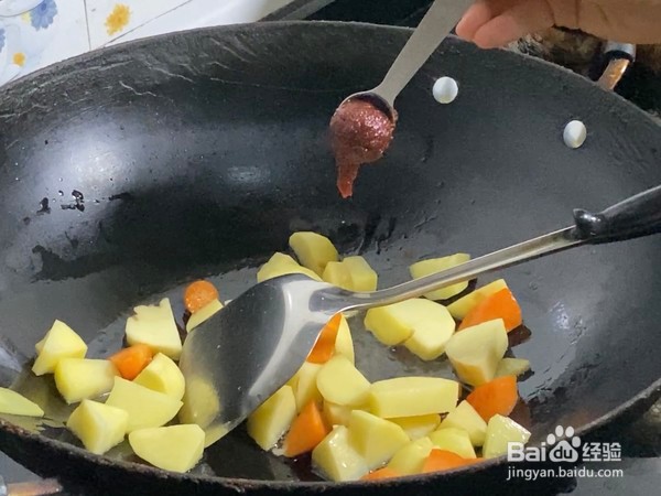 西红柿土豆炖牛腩的做法