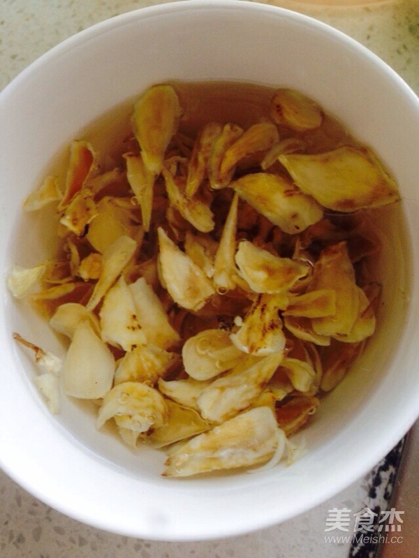 绿豆莲子百合桂圆枸杞汤